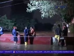 Kali Ciliwung Meluap, Jalan Tergenang