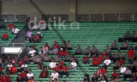 Menjadi Suporter di Tanah Rantau