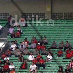 Menjadi Suporter di Tanah Rantau