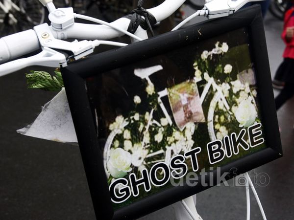 Ghost Bike Mengenang Nova Arif Safaat