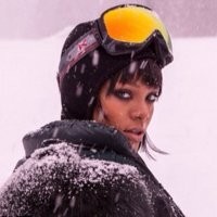 Rayakan Ultah di Aspen, Rihanna Kepleset!