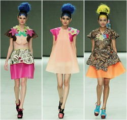 Gaun Romantis Desainer Argentina Vs Baju Super Edgy Priyo Oktaviano