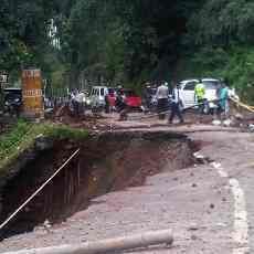 Imbas Jalan Amblas, Kemacetan Panjang di Jalur Pujon-Ngantang