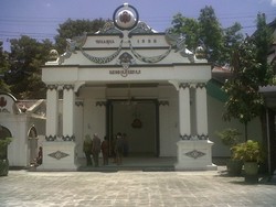 Terkena Abu Kelud, Ribuan Pusaka Keraton Yogya akan Dibersihkan di Hari Khusus