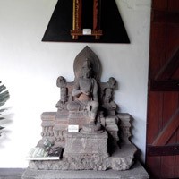 Demi Arca Bersejarah Seharga Sebuah Mobil Mercy, Inilah Yang Dilakukan Sjahrial Djalil