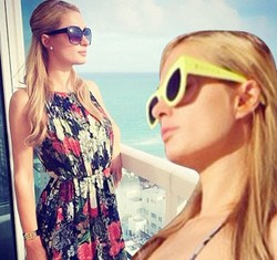 Foto: Paris Hilton Pamer Berbikini di Instagram