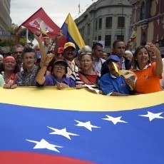 Ratusan Warga Lansia Berdemo Untuk Mendukung Presiden Venezuela