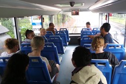 Ketika Turis Mancanegara Memuji Bus Tingkat Wisata Jakarta