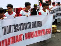 Pendemo Sambangi Kantor Kemen PU