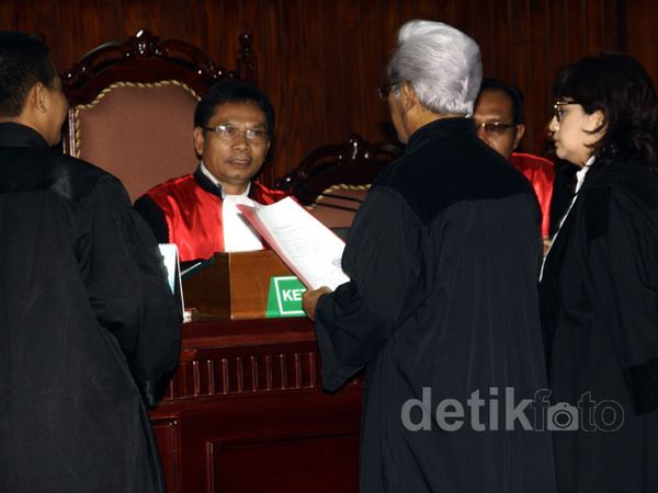 Sidang Perdana Wawan Ditunda
