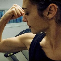 Persiapan Peran Wonder Woman, Gal Gadot Pamer Otot