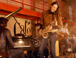 Agar Makan Tak Berlebihan dan Tenang, Dengarkan Musik Jazz Saat Makan