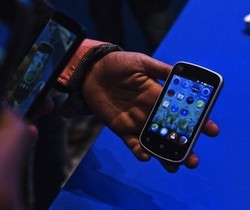 Ponsel Rubah Api Membara