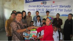 BCA Serahkan Bantuan untuk Pemulihan Pasca Banjir Manado