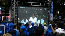 Temui Ribuan Buruh di Istora Senayan, Jokowi Dielu-elukan