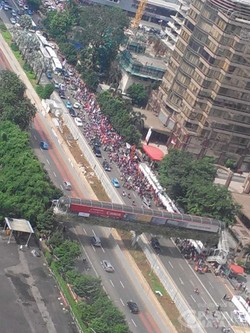 Jalan Thamrin Dipadati Demonstran, Lalu Lintas Arah HI Macet