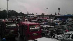 Ada Kecelakaan, Macet Panjang di Ujung Menteng Bekasi