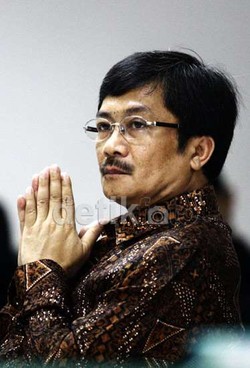 Sekretaris Rudi Mengaku Diminta Tukar Uang Puluhan Ribu SGD