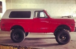 Selera Mobil Travis Blink 182 Bukan Sekelas Ferrari Cs