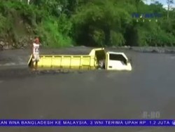Truk Terseret Banjir Lahar Dingin Semeru