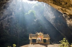 6 Kuil dalam Gua Paling Spektakuler di Asia