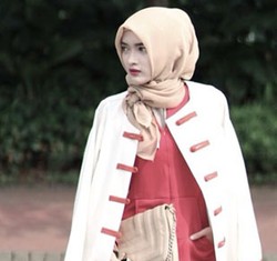 Hijab Style: Gaya Stylish Puteri Hasanah Karunia, Selebgram & Fashion Writer