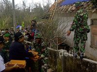 Soekarwo Tinjau Rehabilitasi Rumah Korban Kelud