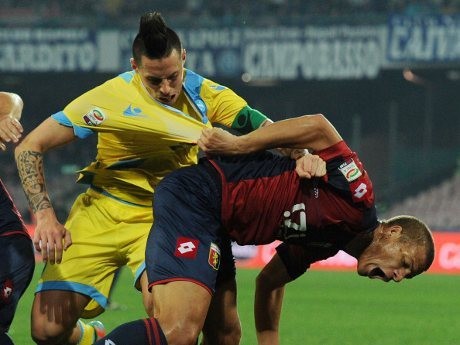 Napoli Ditahan Genoa