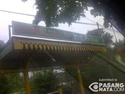 Aduh! Keindahan Halte Ini Ternodai oleh Tangan-tangan Jahil