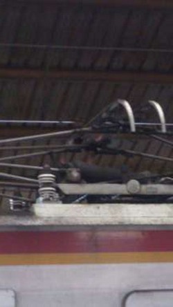 Pantograf Terbakar, KRL Kota-Bogor Diberlakukan 1 Jalur di Gondangdia