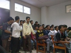 Puluhan Siswa Hadiri Sidang Vonis Tompel, Penyiram Air Keras di Bus