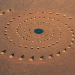 Karya Instalasi Disangka Pendaratan Pesawat Luar Angkasa