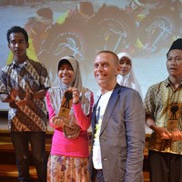 Mengupas Kontroversi Tarekat Khalwatiyah Lewat Tata Cara Tante Cora