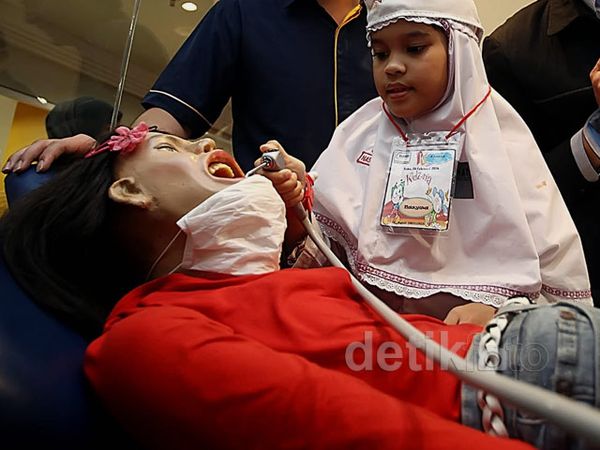 Belajar Jadi Dokter Gigi Cilik