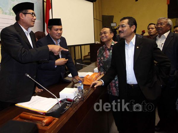 DPR Bahas Masalah Pemilihan Wakil Wali Kota Surabaya