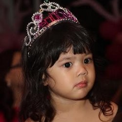 Shafeea Potong Kue Ulang Tahun Didampingi Ahmad Dhani dan Mulan Jameela