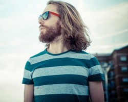 Para Pria Rela Habiskan Rp 100 Juta untuk Operasi Tumbuhkan Brewok