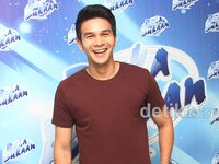 Gaya Kasual Jonathan Frizzy