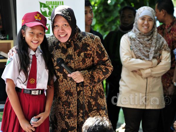 Risma Resmikan Eco Mobile