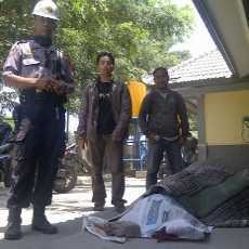 Sopir Trailer Tewas Terjatuh Saat Tunggu Uang Saku