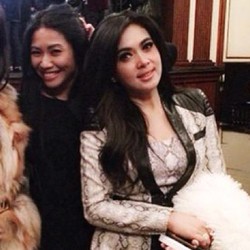Gaya Syahrini di Paris Fashion Week, Fab or Fail?