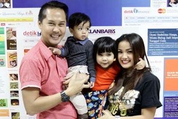 Yuk, Intip Cara Nirina Zubir Jaga Kesehatan Anak di Musim Hujan