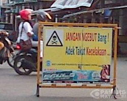 Peringatan Lalin Unik Ini Bikin Pengguna Jalan Tertawa