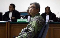 Akil Mochtar Protes Penyitaan Barang dan Surat Perintah Penangkapan