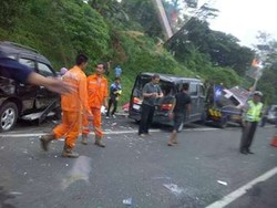 Tabrakan Beruntun 5 Mobil di Cipularang Disebabkan Bus yang Remnya Blong