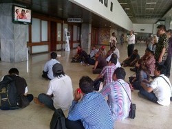 Saat Puluhan Orang Papua Geruduk Ruang Rapat DPR