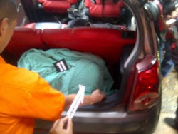 Usai Bunuh Feby Lorita, Ido Menangis Sambil Melihat Foto Ayahnya