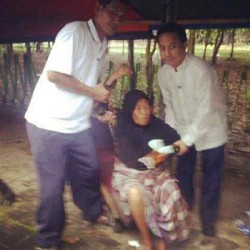 Sarjana Ini Temukan Ibunya yang Terjaring Razia Pengemis di Panti Sosial