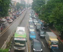 Hujan Berhenti, Buncit Tersendat Dua Arah