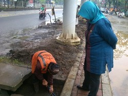 Akhirnya Sudin PU Tata Air dan Jalan Bersatu Atasi Banjir di Jakbar